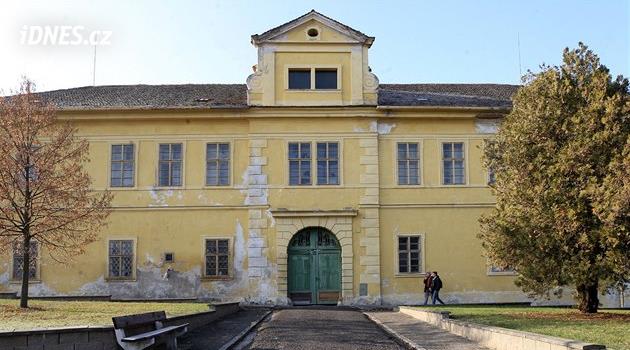 Sídlo gestapa i někdejší sirotčinec. V Ústeckém kraji je na prodej několik zámků