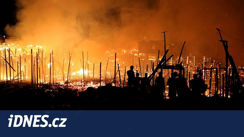 Shořelo 600 domů v brazilském slumu, požár zažehl výbuch tlakového hrnce -  iDNES.cz