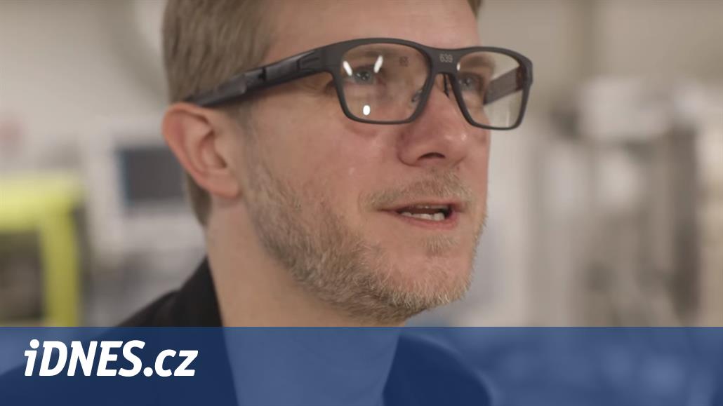 Nové chytré brýle vypadají překvapivě normálně. Do oka vám kreslí laser -  iDNES.cz