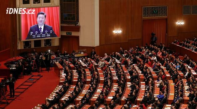 Čína buduje vlastní ekonomickou pevnost. Svým firmám ztíží cestu do zahraničí
