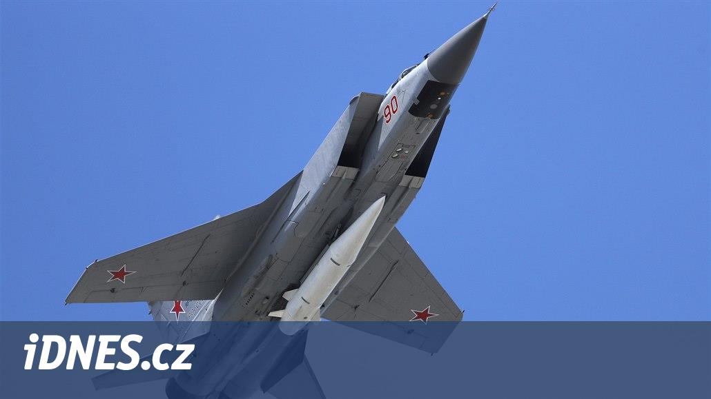 Rus savaşçıları Estonya'yı işgal etti, bu NATO yardım talebini etkinleştirdi