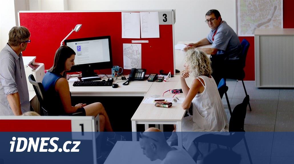 Modré parkovací zóny v Brně vyjdou na miliardu, už začala registrace - iDNES.cz
