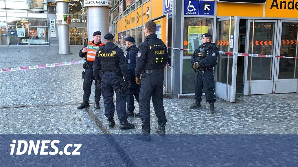 Bombou na Andělu hrozil náctiletý, policie vyklidila metro i pasáž - iDNES.cz