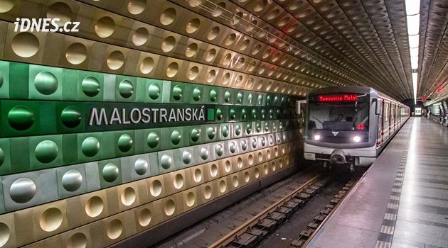 Metro na lince A stojí. Zavedena je náhradní doprava