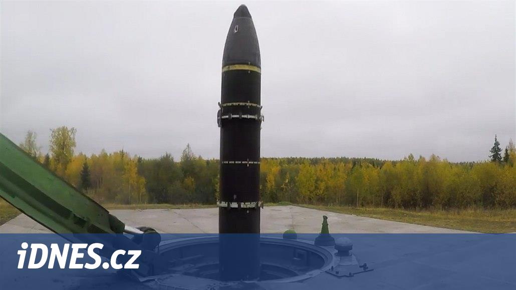 Rusko úspěšně provedlo test rakety Topol. Má dosah až 11 tisíc kilometrů - iDNES.cz