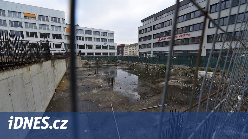 Ayrıca merkezde bir delik satın almak için Ústí tarafından savunulan bir projemiz de olacak. Şimdi onu yeniden şekillendirdi