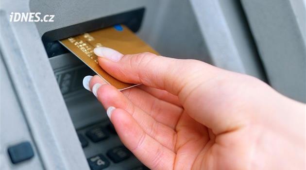 Stres, bankomaty a plast v trezoru. Sedm pravidel pro placení v zahraničí