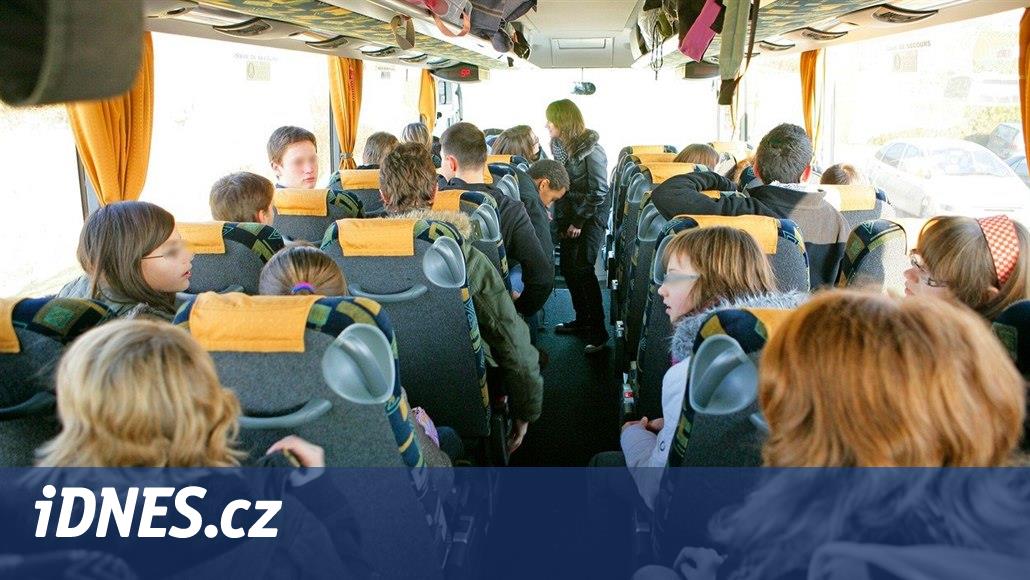 Připoutejte se, prosím. Výletní autobusy musí mít pásy - iDNES.cz