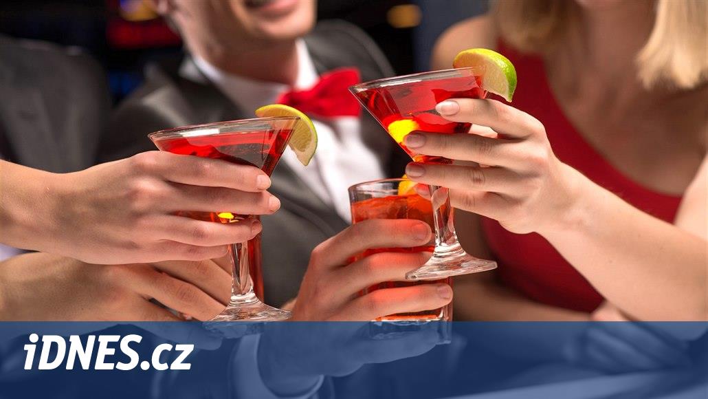 Yirmili yaşlarındaki kişilerin girişi yasaktır. ABD'deki barlar ve restoranlar yeni basılmış yetişkinleri umursamıyor