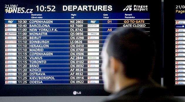 Kvůli frontám na Letišti Praha se sejde vedení. Ředitel zadal interní audit