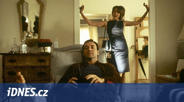 Yükseklerden aşağıya ve yavaşça geriye doğru.  Kevin Spacey'nin kariyeri cinsel ilişkiler yüzünden mahvoldu