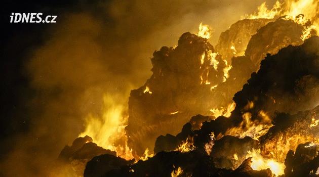VÝSTRAHA: Požáry hrozí už v pěti krajích, varují meteorologové. Teploty výrazně přesáhnou 30 stupňů