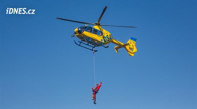 Hasiči likvidují požár v brněnských Obřanech, na místě zasahuje vrtulník