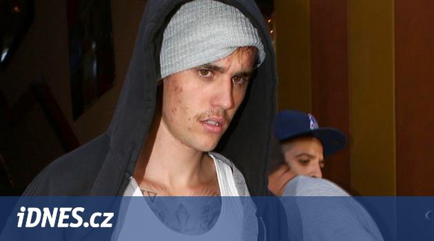 Zpěvák Bieber zuří kvůli „své“ kolekci v H&M. Nekupujte odpad, vyzval  fanoušky - iDNES.cz