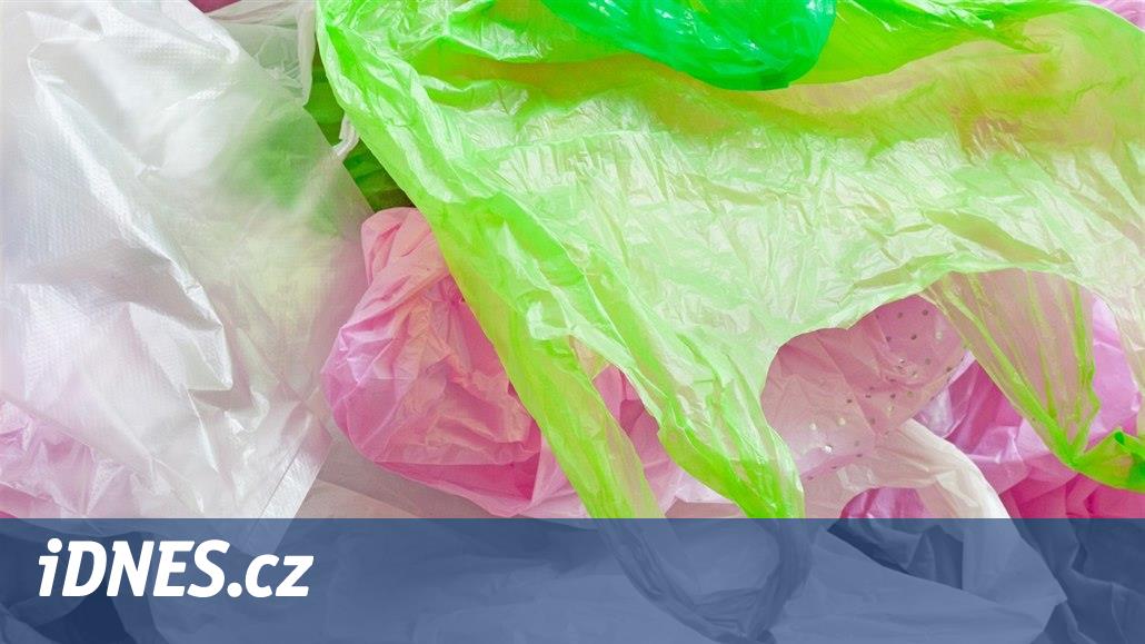 Čína zakáže jednorázové plasty. Zmizí igelitové tašky i plastová brčka -  iDNES.cz