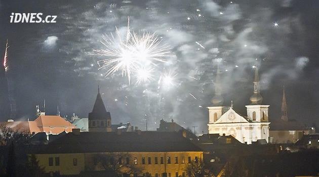 Bir bulmaca gibi. Belediyeler yılbaşı havai fişekleri için yer arıyor
