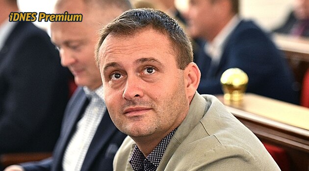Exstarosta Znojma Grois před soudem. Fiktivní prací pro kolegu tuneloval teplárnu, viní ho