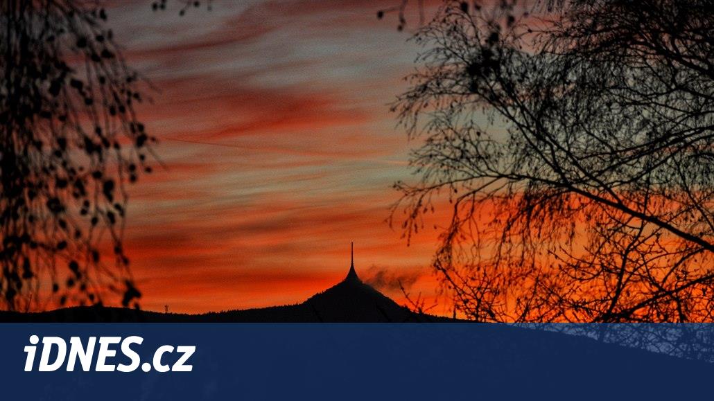 Turist otobüsleri, çöken teleferiğin yerine Haziran ayında Ještěd'e hareket edecek