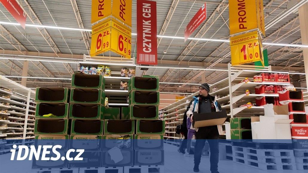Polonya ve Romanya'nın ekonomisi geriliyor. Uzmanlar, insanların satın almak yerine tasarruf etmeyi tercih ettiğini söylüyor