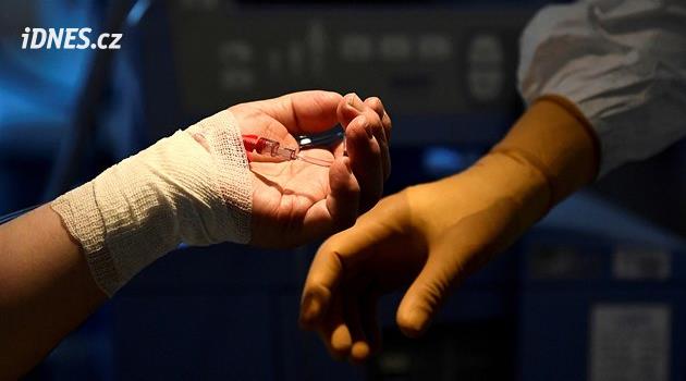 Francie schválila eutanazii nevyléčitelných, doktoři pomohou jen fyzicky neschopným