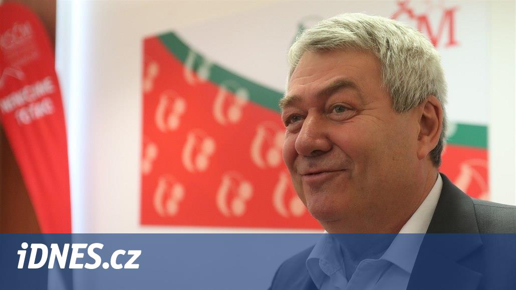 Být komunistou je in, láká KSČM. Lidé montážemi připomínají zločiny ...