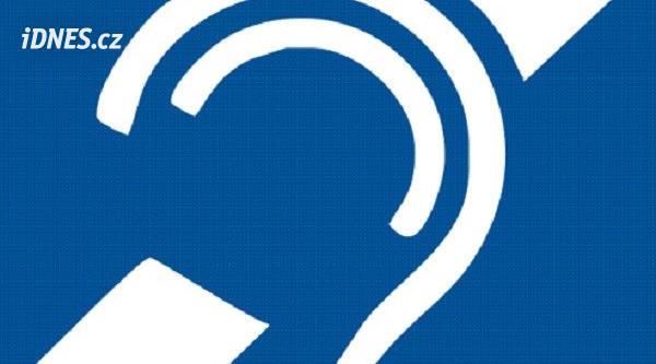 Centrem Prahy prošel průvod na podporu neslyšících lidí