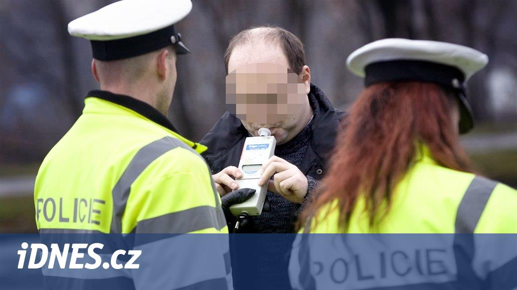 Hlučín bölgesindeki polis, direksiyon başında onarılamaz bir sarhoşun olduğunu ortaya çıkardı