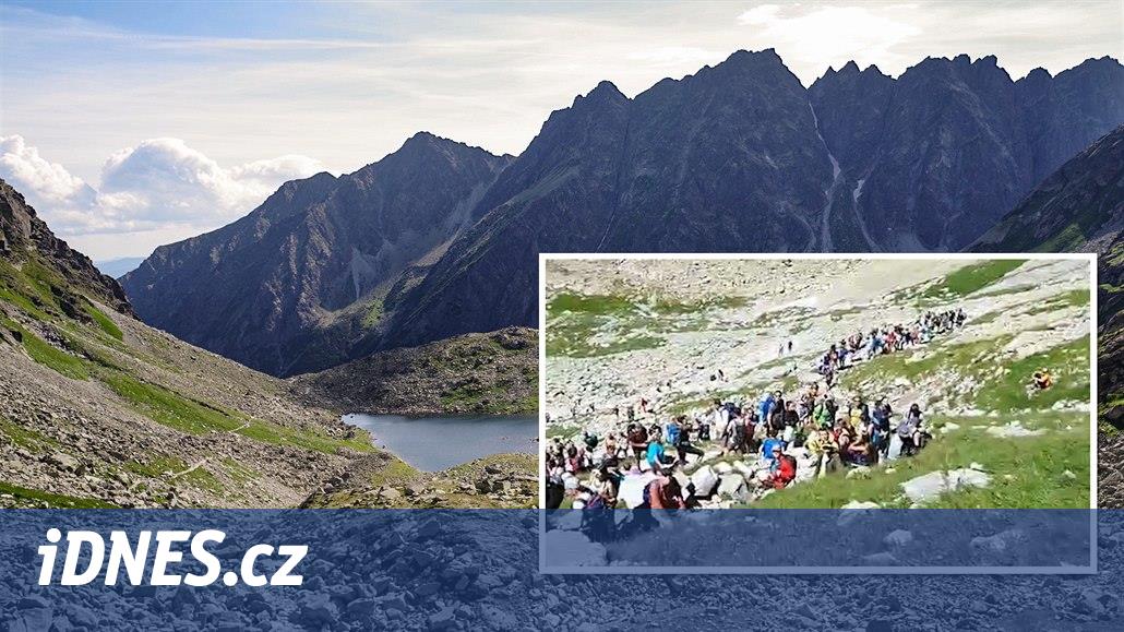VIDÉO : Dans les Tatras, les touristes se frayent un chemin vers le sommet, la journée est vide