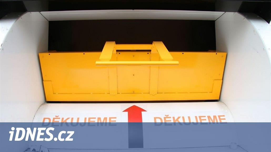 Konteynerde köpek var, kadın polisi aradı. Şube tuhaf sesler çıkarıyordu
