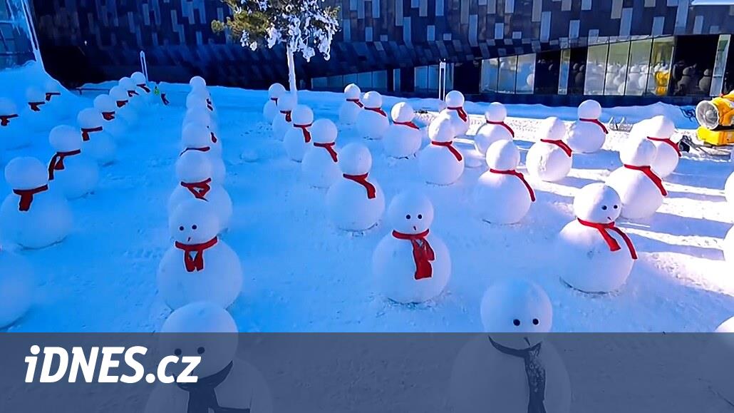 VIDEO: Čínský hotel postavil s pomocí bagru stovky sněhuláků pro turisty -  iDNES.cz
