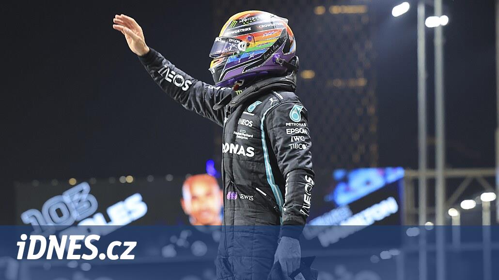 Hamilton ovládl kvalifikaci v Saúdské Arábii, Verstappen v závěru boural -  iDNES.cz