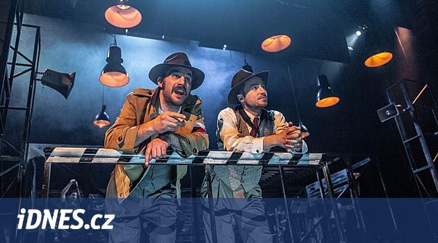 Valerián, benim köklerimde daha sert müzik olduğunu söylüyor. Tiyatroda oynuyor ve beste yapıyor