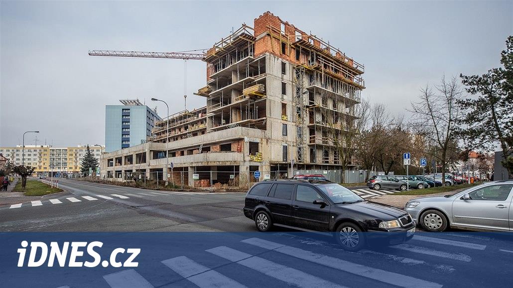 Hradec, kaldırımlara katkıda bulunmalarını istiyor. Ahlaksız, savunan geliştiriciler