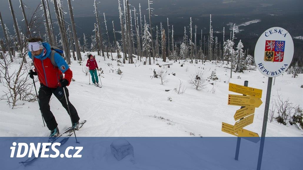 Na šumavském vrcholu Plechý leží přes metr sněhu, nejvíc za celou zimu -  iDNES.cz