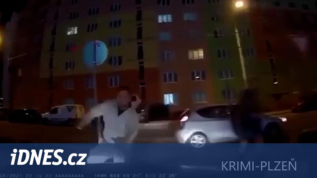 Mladá řidička, která najela na muže s obuškem, jednala v nutné obraně -  iDNES.cz