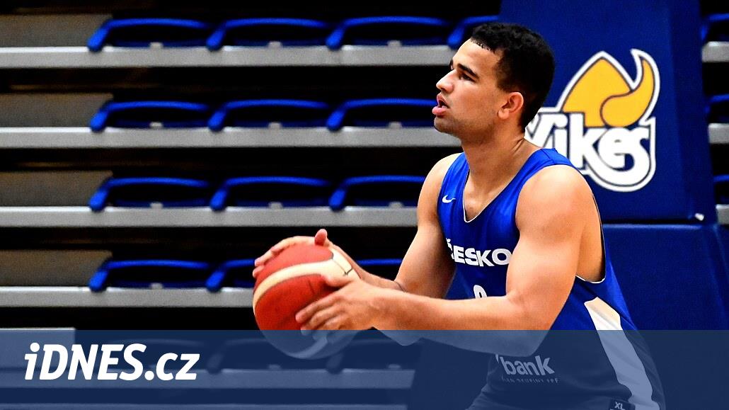 Basketbolcular Melilla'da İspanya karşısında oynanan 23 Yaş Altı Turnuvasını kazandı