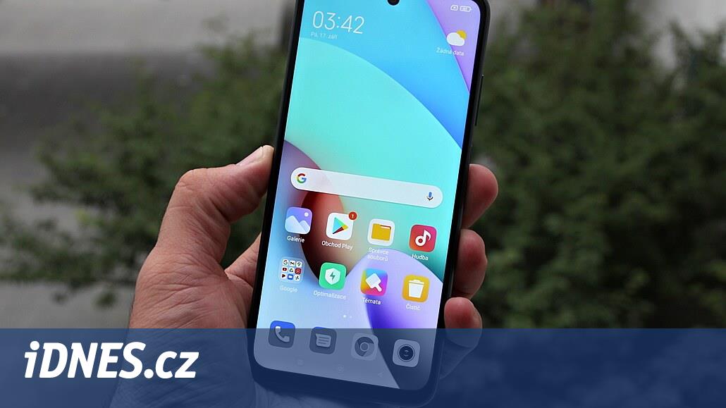 Levný mobil, který by mohl být ještě levnější. Test Xiaomi Redmi 10 -  iDNES.cz