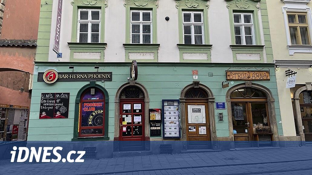 Radnice si vyšlápne na přebujelou reklamu v historickém jádru Olomouce -  iDNES.cz