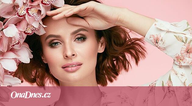 Dokonalá bez estetických zákroků. Make-up triky pro krásné oči, nos i rty -  iDNES.cz