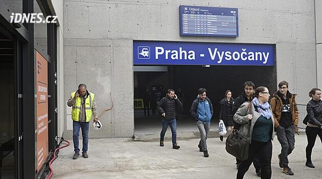 Náraz na strop. Část vlaků v Praze kvůli kapacitě nedorazí do centra