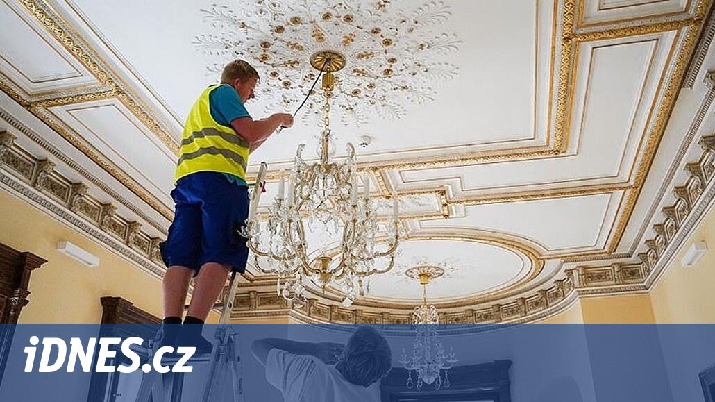 Liberecký palác budou zdobit křišťálové lustry, město je získá od galerie -  iDNES.cz