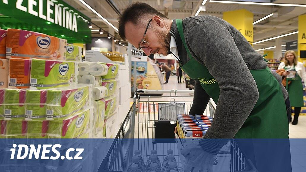 Přes 1 400 obchodů sbíralo potraviny. Lidé se zapojili i přes zdražování  potravin - iDNES.cz