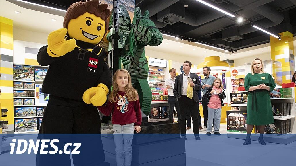 Kostičkový ráj konečně i v Praze. Lego otevřelo svůj první oficiální obchod  - iDNES.cz