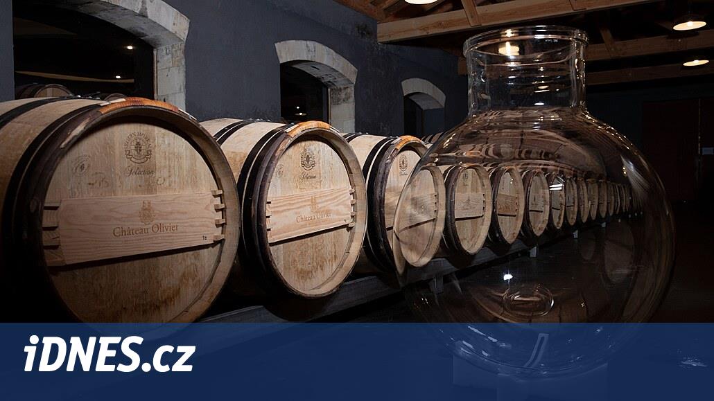 Vinaři z Bordeaux boří tradice, používají skleněné sudy - iDNES.cz