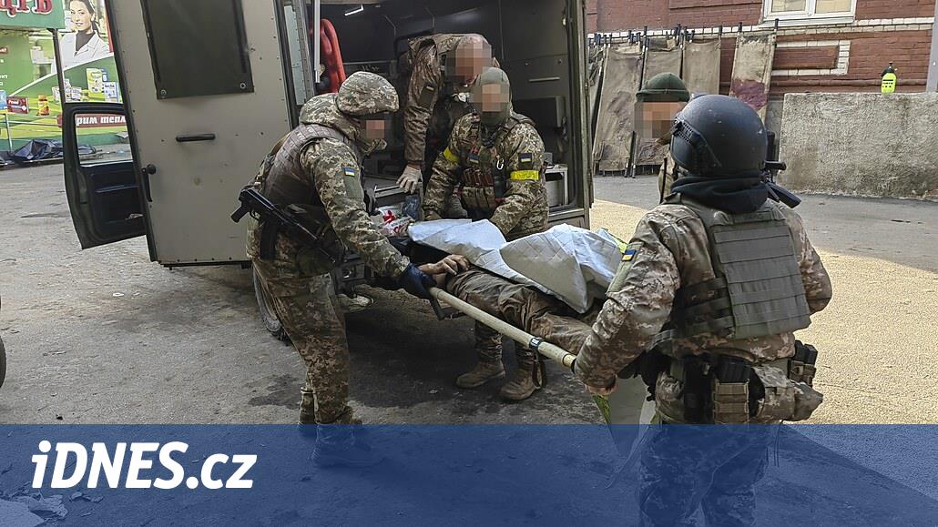 soldats blessés.  et les médecins de Bachmut ont risqué leur vie pour en sauver d’autres