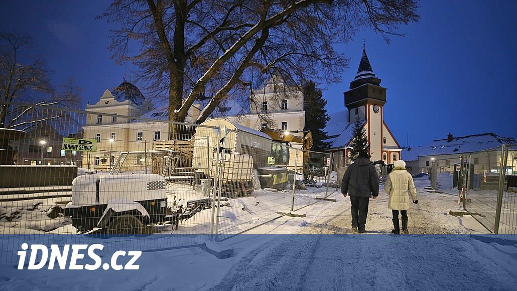 Na kompletně opravené náměstí si obyvatelé Světlé počkají o půl roku déle -  iDNES.cz