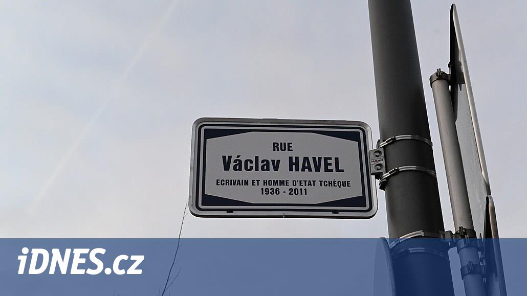 Fiala a ouvert la rue Václav Havel à Luxembourg.  Une statue parlante est également incluse