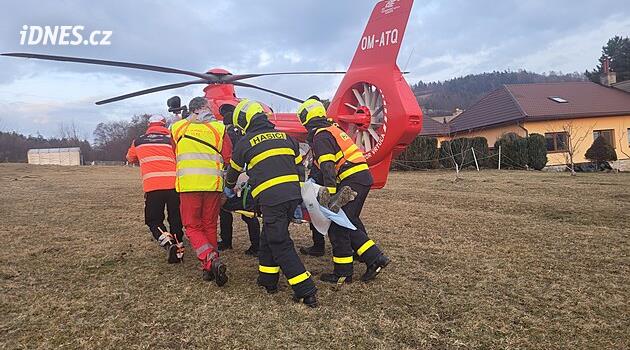 Muže srazilo v Rýmařově auto, pro těžce zraněného letěl vrtulník