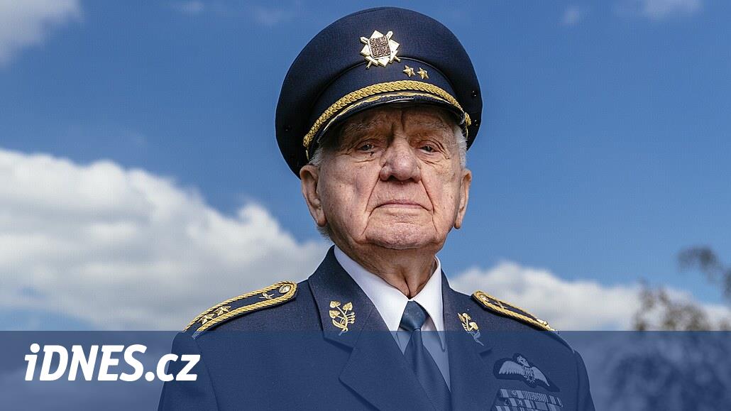 Vlen, héros et communiste, le dernier pilote de la RAF fête ses 100 ans