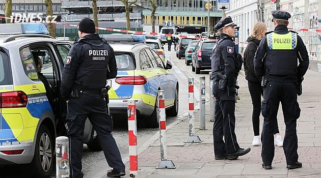 Při sporu českých návštěvníků festivalu v Německu skončili zraněni místní policisté